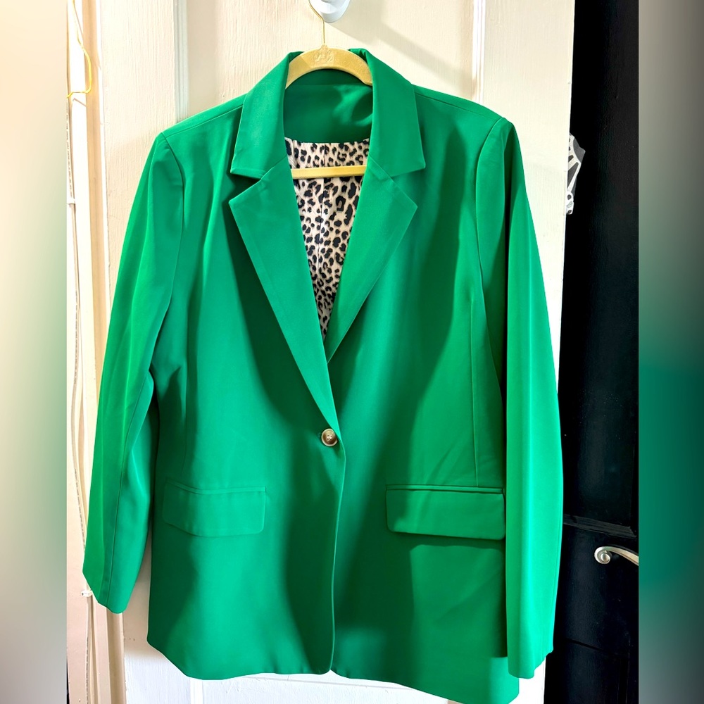 Women’s “Boyfriend” style blazer